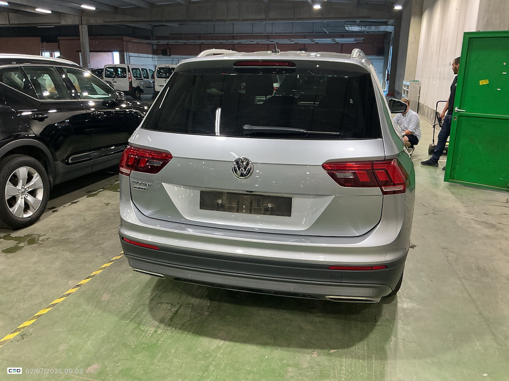 VOLKSWAGEN TIGUAN ALLSPACE DIESEL 2.0 TDi SCR Comfortline (EU6.2) photo