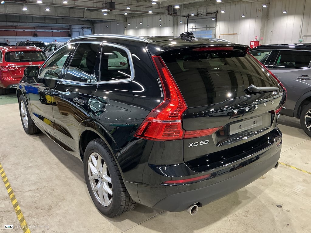 VOLVO XC60 2.0 T8 E4WD GEARTRONIC MOMENTUM PRO photo