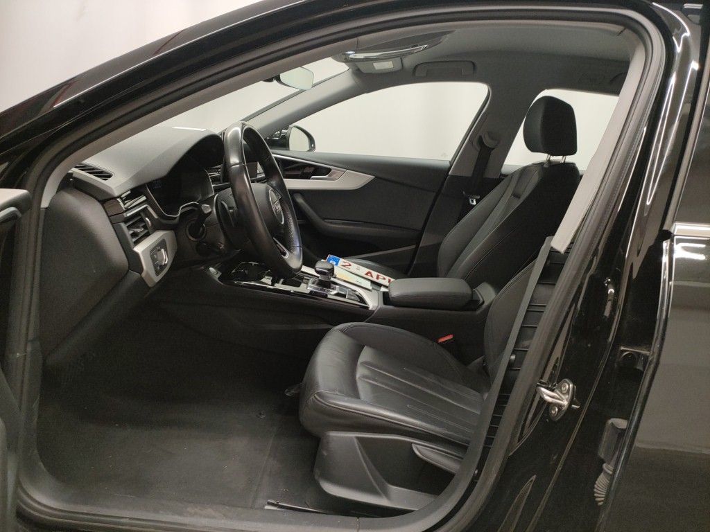 Audi A4 Avant 2.0 30 TDi 100kW S tr Adv Business Ed 5d photo