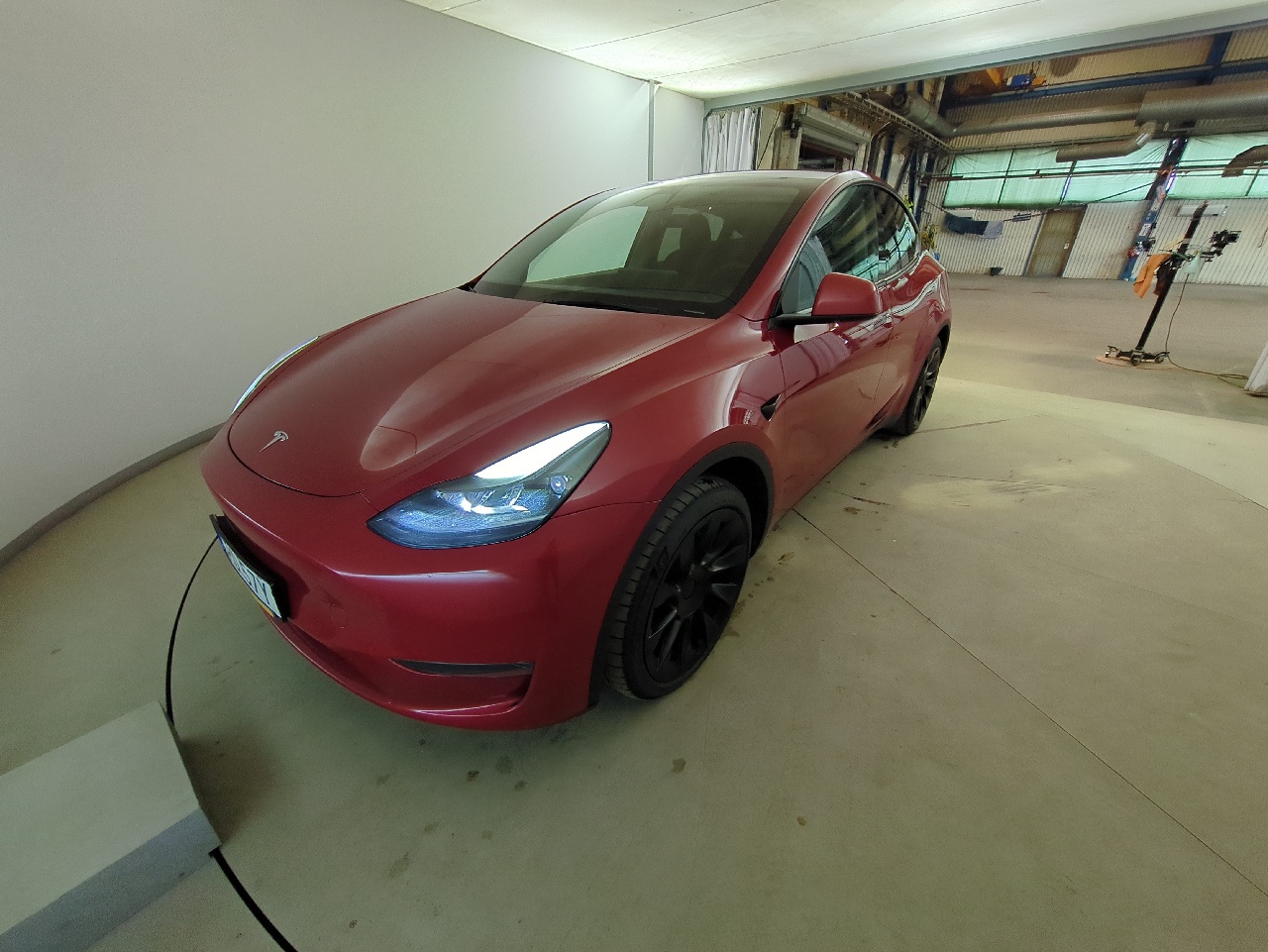 Tesla Red Multi-Coat lack, Helsvart premiuminteriör, autopilot MODEL Y LONG RANGE AWD, 514HK