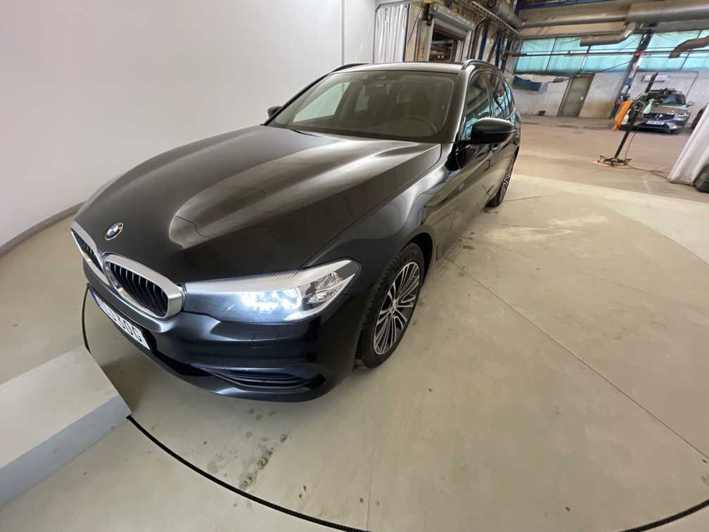 Bmw Svart, dragkrok, sportline, Winterpaket 520D TOURING CONNECTED
