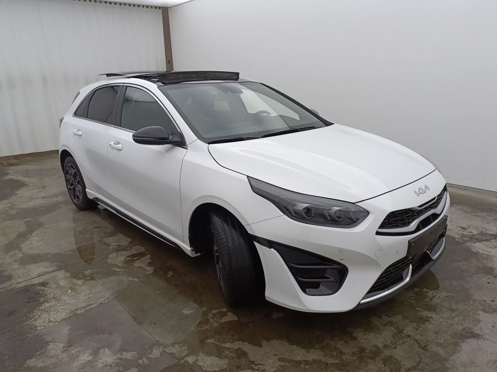KIA cee'd GT Line 1.5 T-GDI 160 ISG 5d photo
