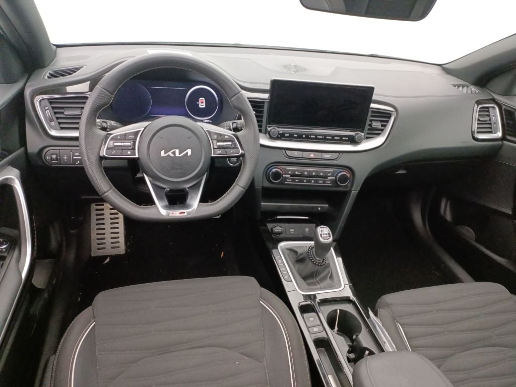 KIA cee'd GT Line 1.5 T-GDI 160 ISG 5d photo