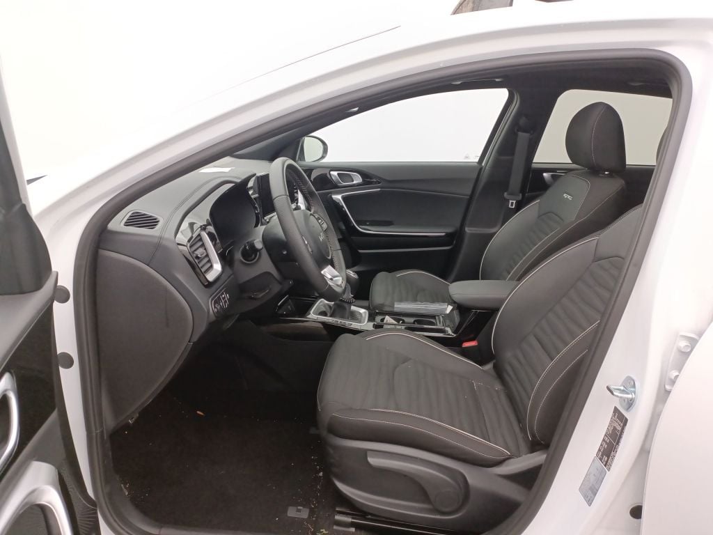 KIA cee'd GT Line 1.5 T-GDI 160 ISG 5d photo
