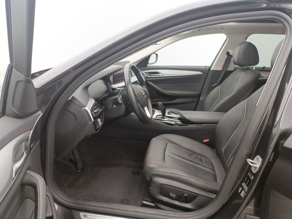 BMW 5 Reeks Touring 518d Aut. (100 kW) 5d photo