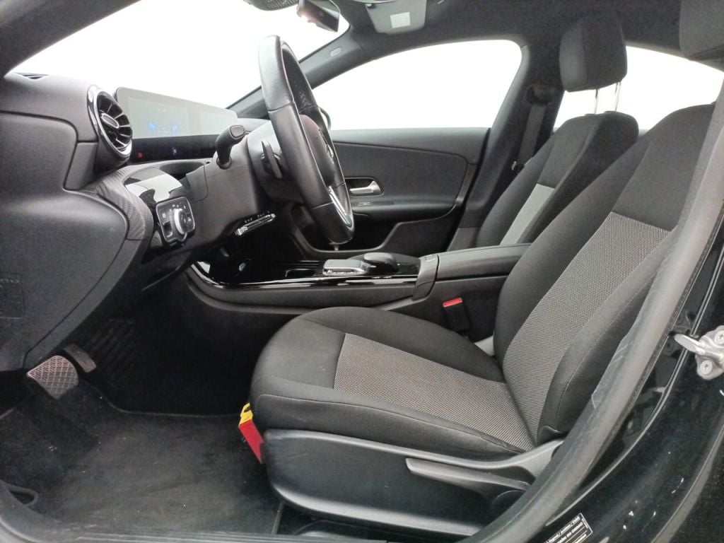 Mercedes-Benz CLA CLA 180 d Business Solution Aut. 4d photo