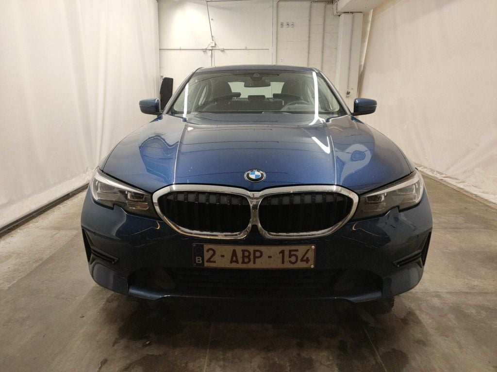BMW 3 Reeks Berline 318dA (100 kW) 4d photo
