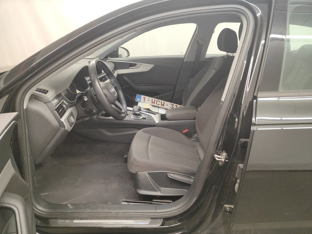 Audi A4 Avant 2.0 30 TDi 90kW S tronic Business Ed 5d photo
