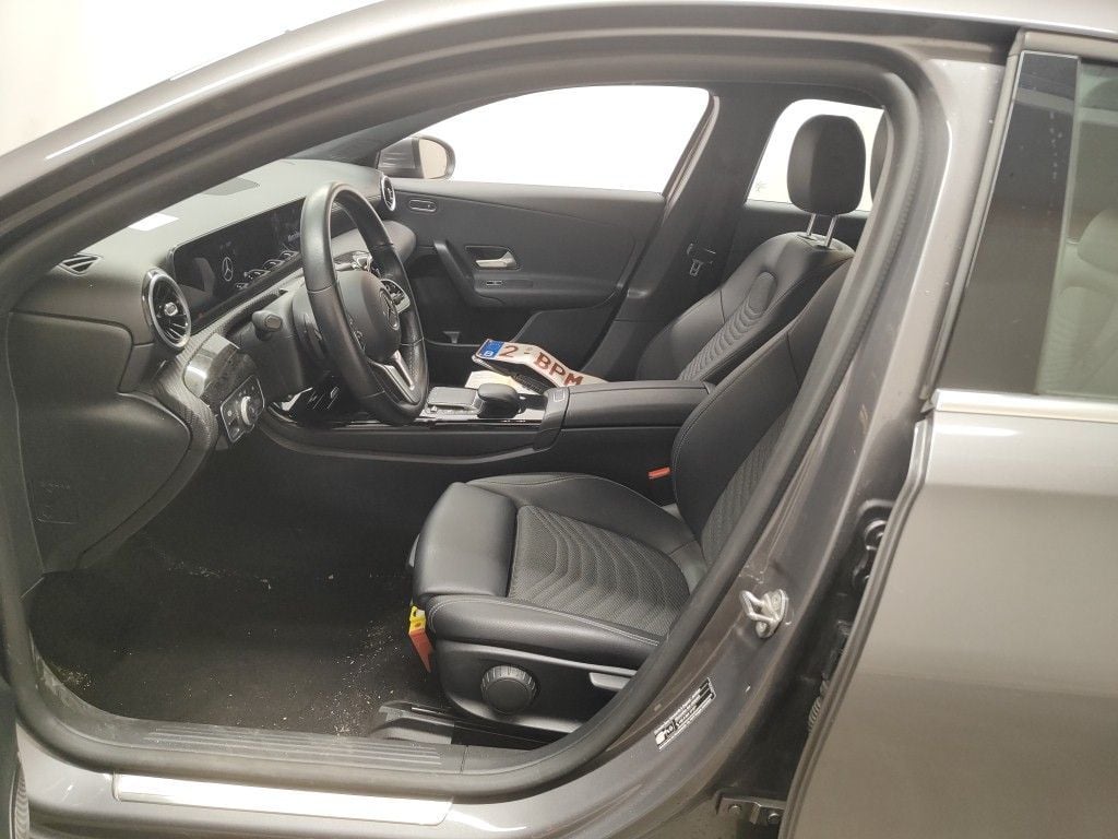 Mercedes-Benz A-Klasse A 250 e Business Solution 5d photo