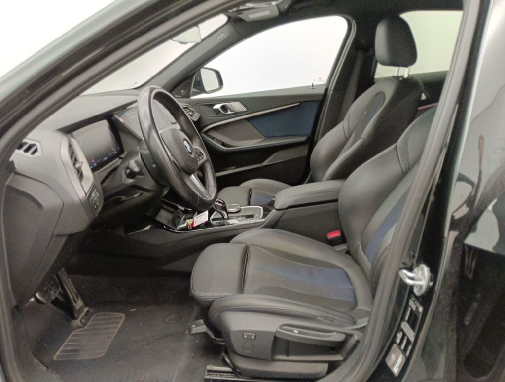BMW 1 HATCH - 2019 118iA 140 OPF (EU6d-TEMP) 5d photo