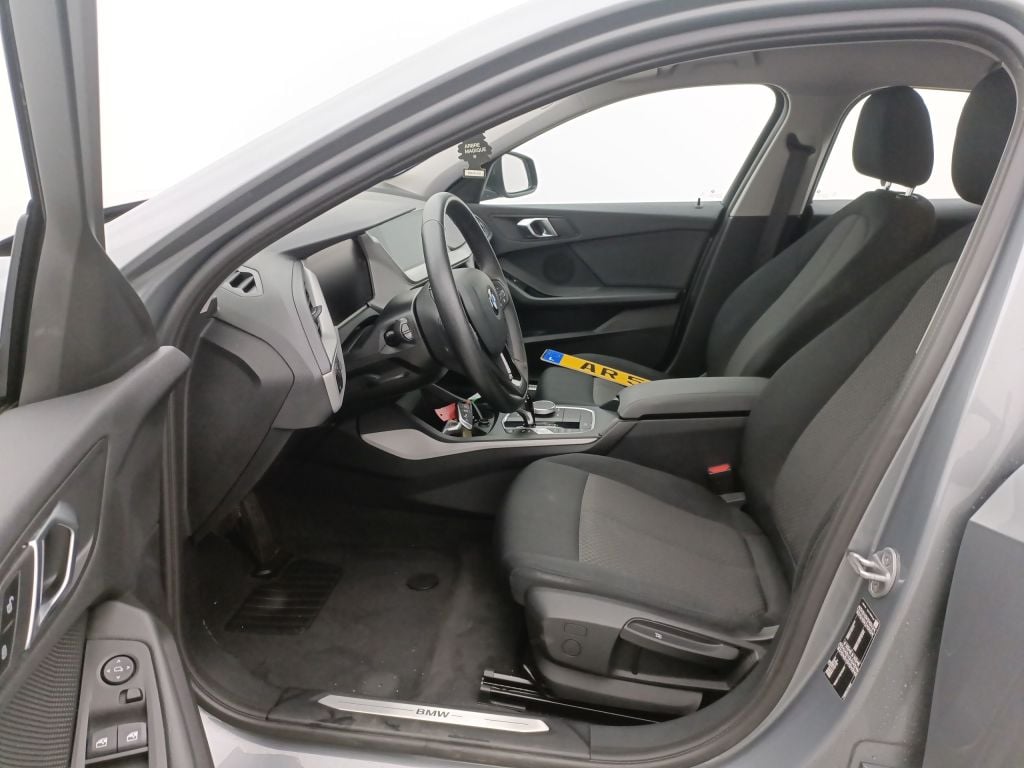 BMW 1 HATCH DIESEL - 2019 118 dA 150hp (EU6AP) 5d photo