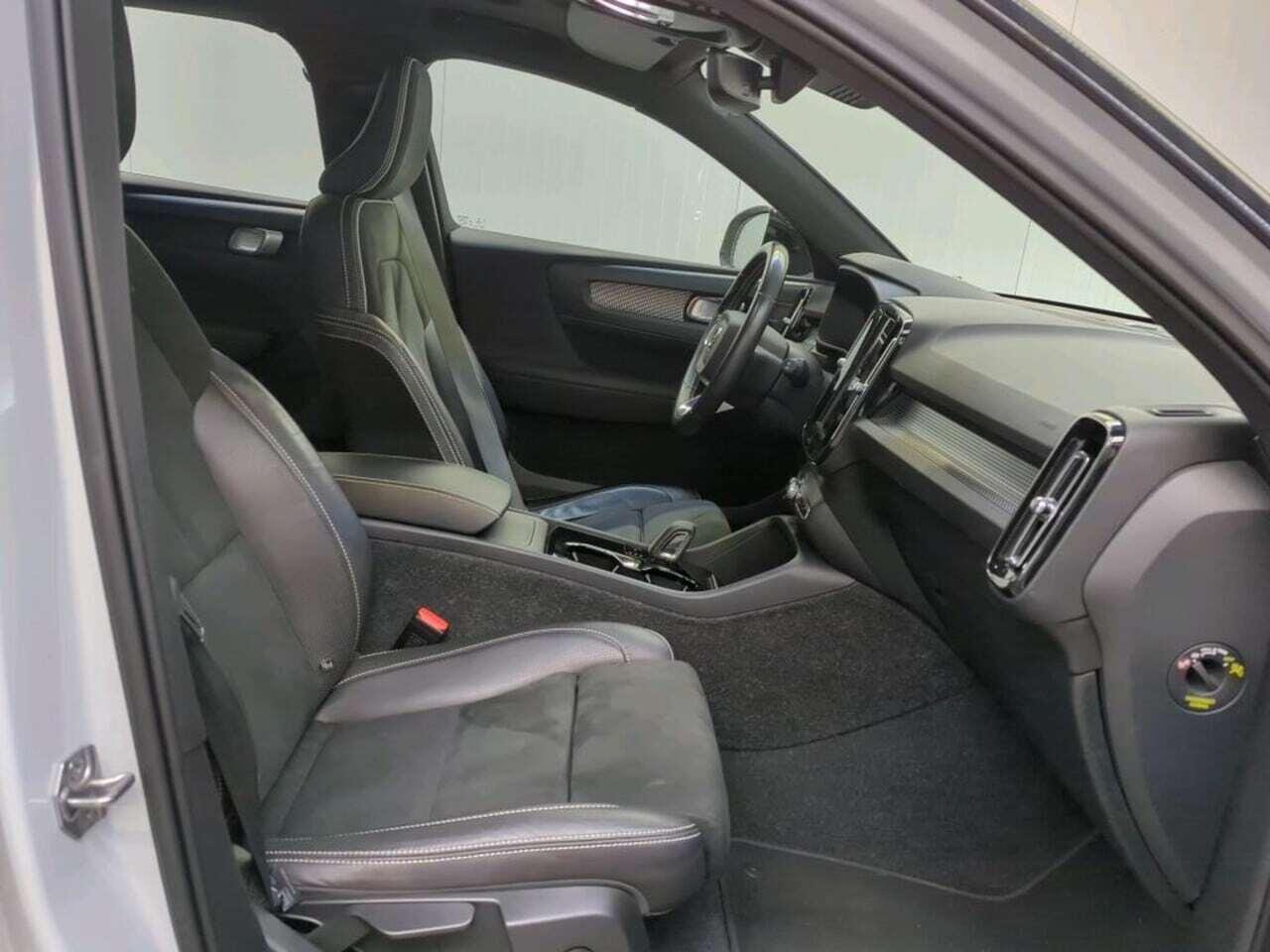 VOLVO XC40 Recharge P8 AWD RDes photo