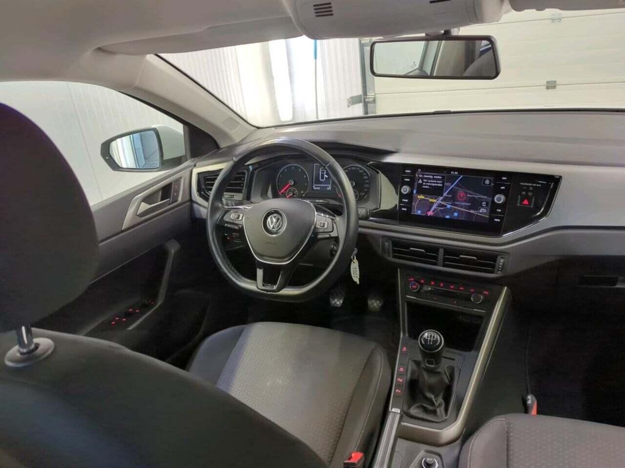 VOLKSWAGEN POLO 1.0 TSI Comf.l. Bus. photo