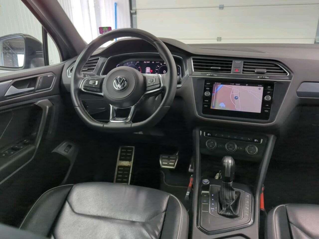 VOLKSWAGEN Tiguan Allspace 1.5 TSI HL Bus. R. photo