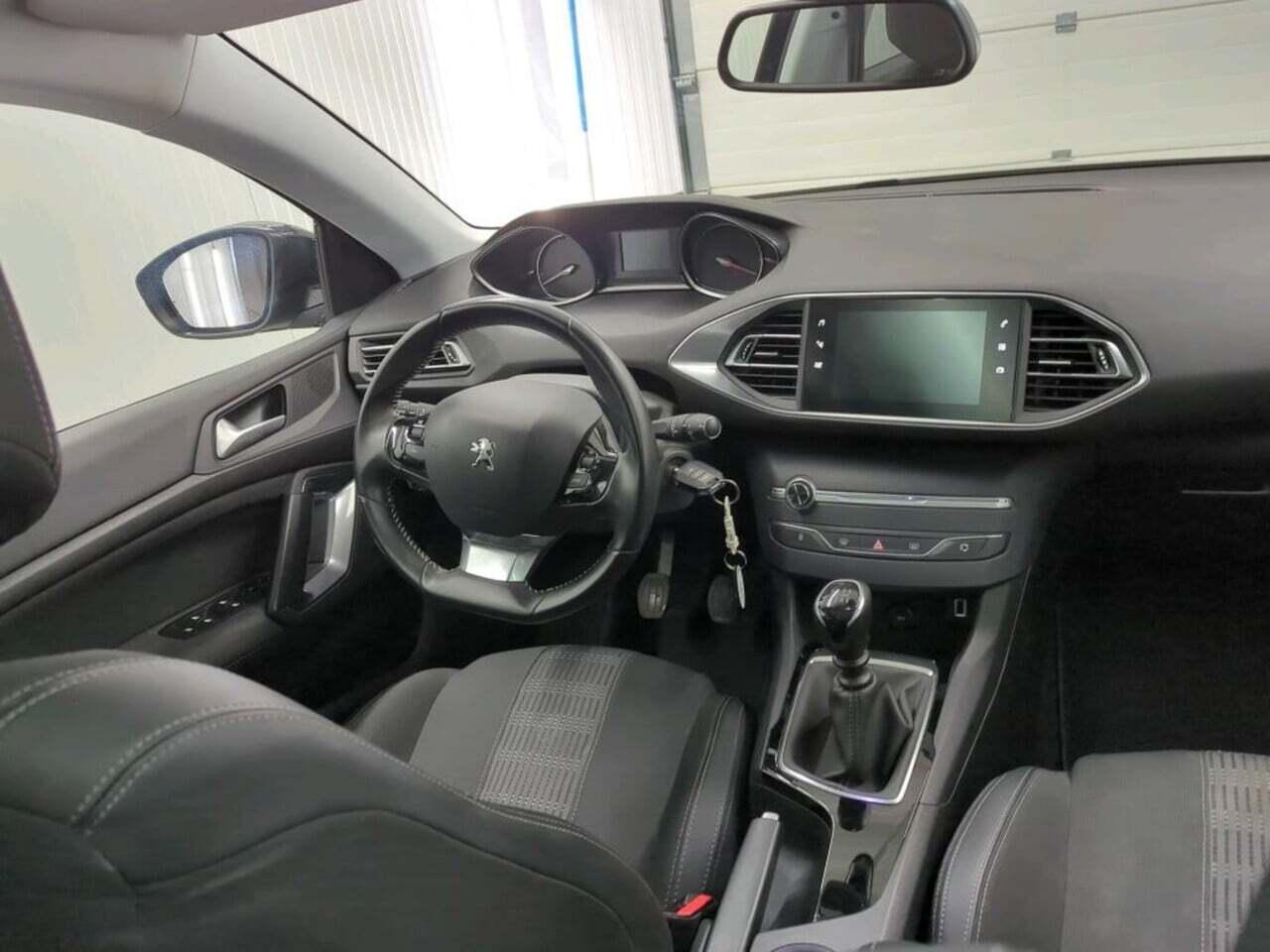 PEUGEOT 308 SW 1.2 PureT.Blue L. Ex photo