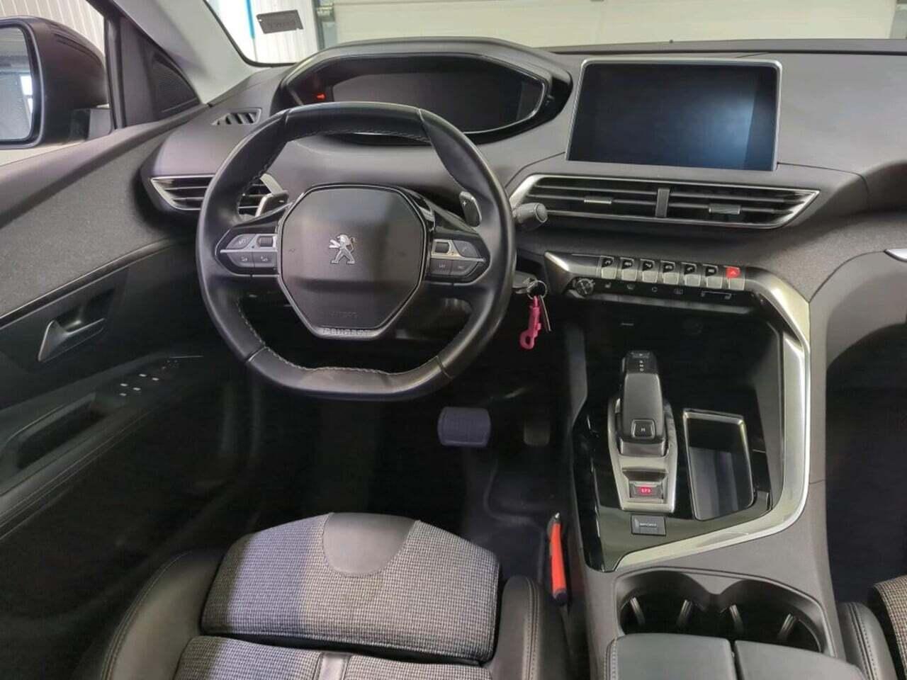 PEUGEOT 3008 1.6 PureT. Allure photo