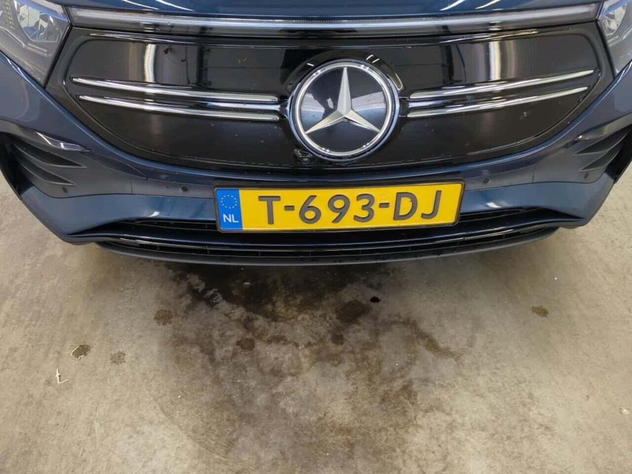 MERCEDES-BENZ EQA 250 AMG Line 67 kWh photo