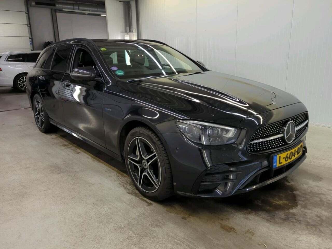 MERCEDES-BENZ E-klasse Estate 300 e AMG L. photo