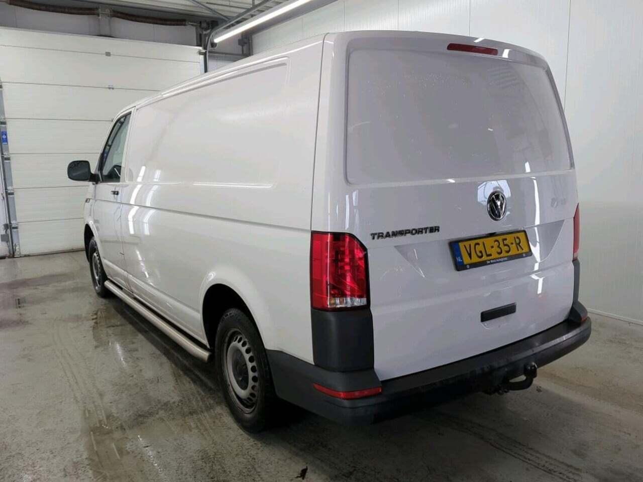 VOLKSWAGEN Transporter 2.0 TDI L2H1 photo