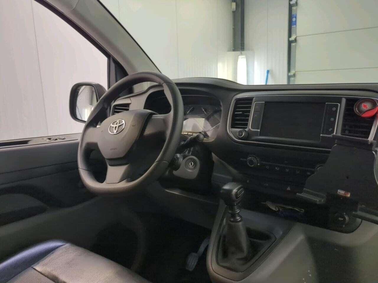 TOYOTA ProAce Worker 2.0 D-4D Live photo