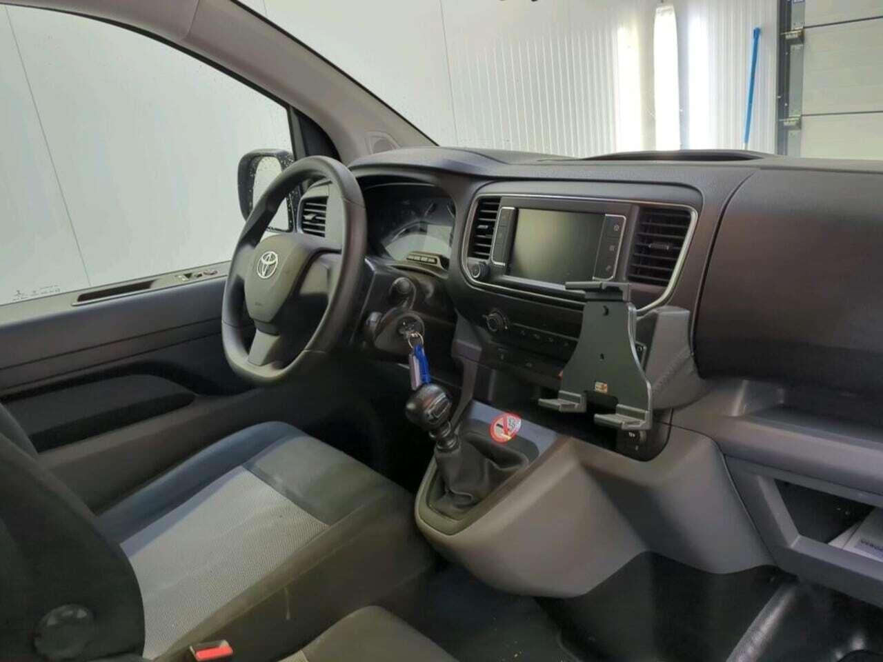 TOYOTA ProAce Worker 2.0 D-4D Live photo