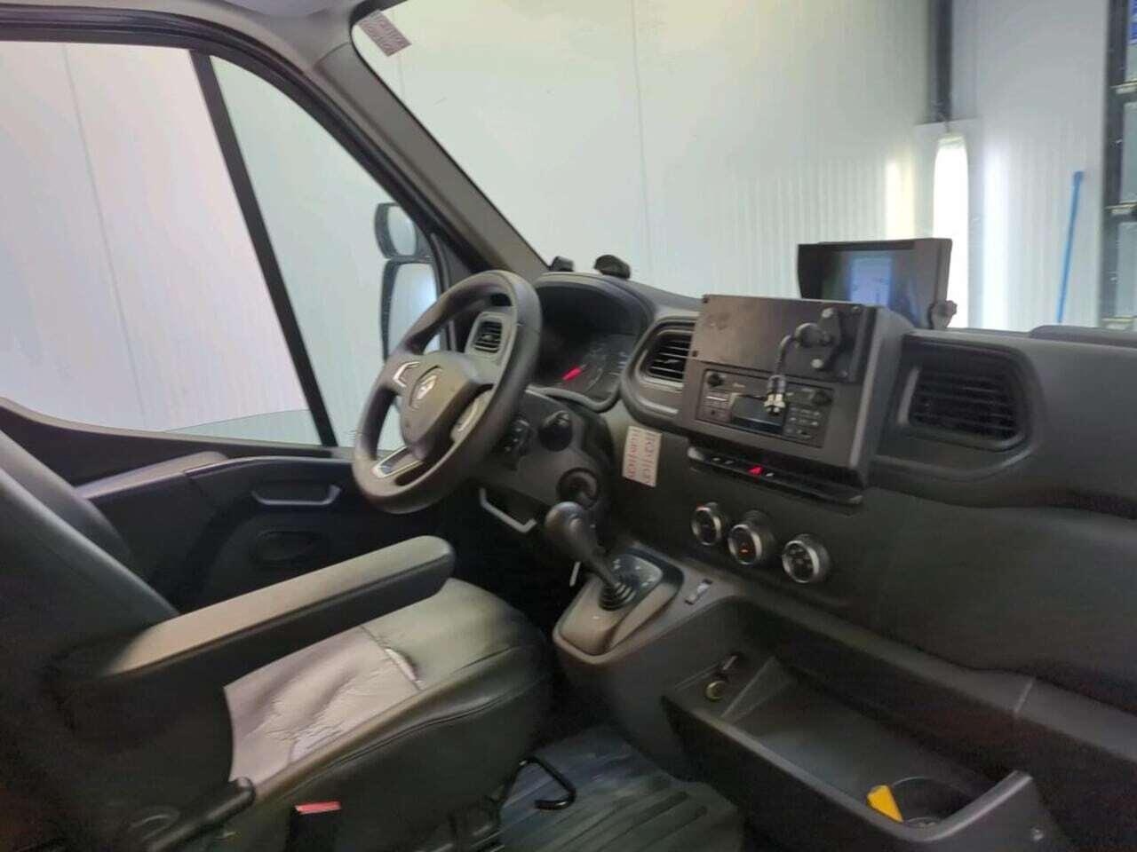 RENAULT Master T35 2.3 dCi L3 photo