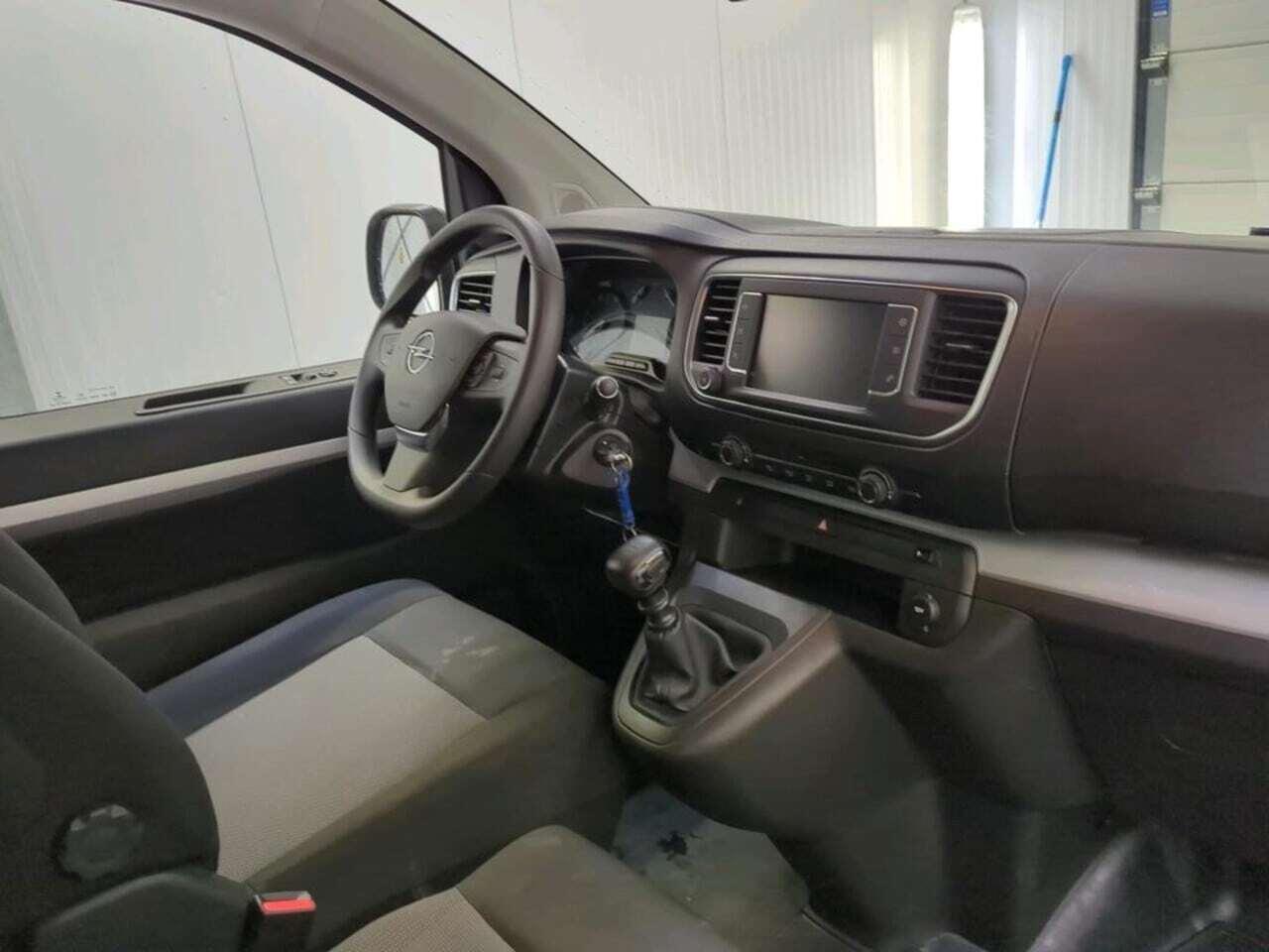 OPEL Vivaro 2.0 CDTI L3H1 DC Ed. photo