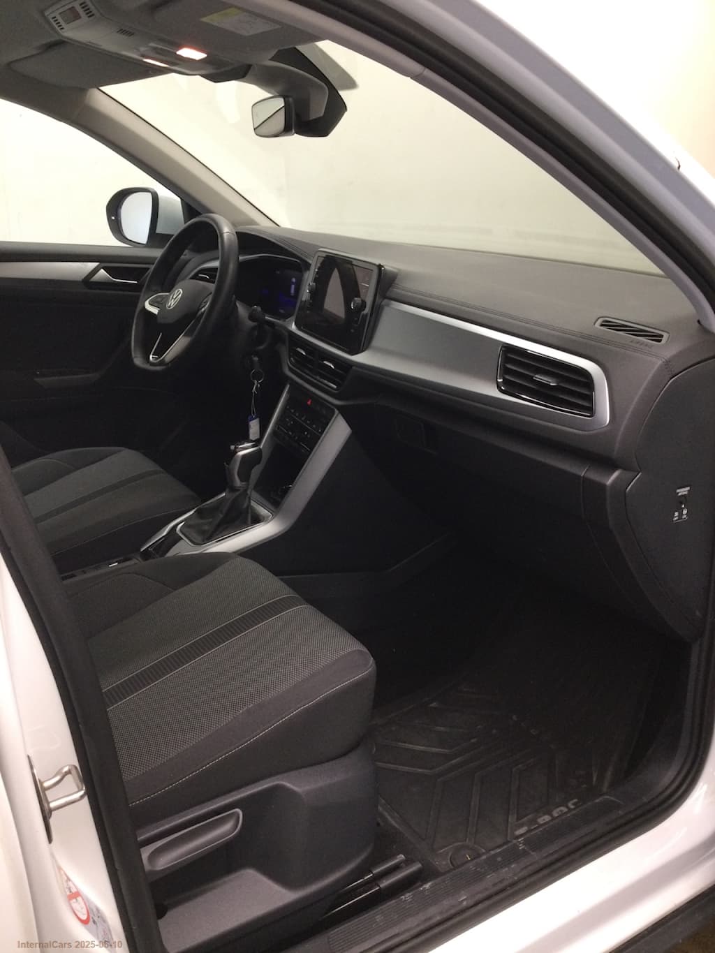Vw Dragpaket, parkeringsvärmare fjärrstyrd, we connect plus T-ROC 1.5 TSI ACT OPF photo