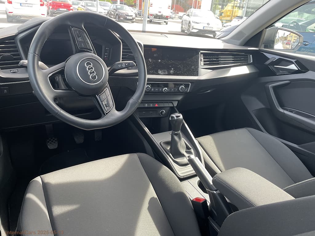 Audi Proline, parkeringssensorer bak, sportmultifunktionsratt i läder A1 SPORTBACK 30 TFSI photo