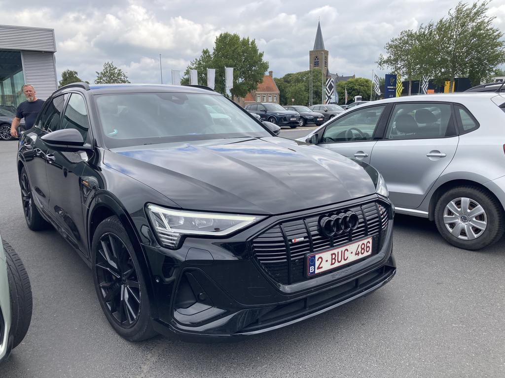 AUDI e-tron Audi e-tron  S line 55 quattro 300,00 kW