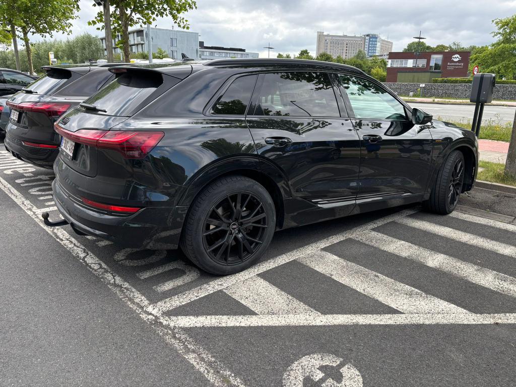 AUDI e-tron Audi e-tron  S line 55 quattro 300,00 kW photo