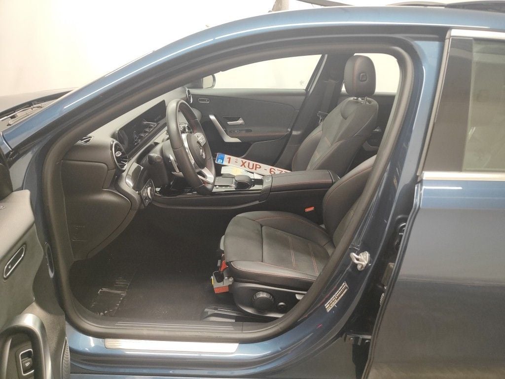 Mercedes-Benz A-Klasse Limousine A 180 Aut. 4d photo