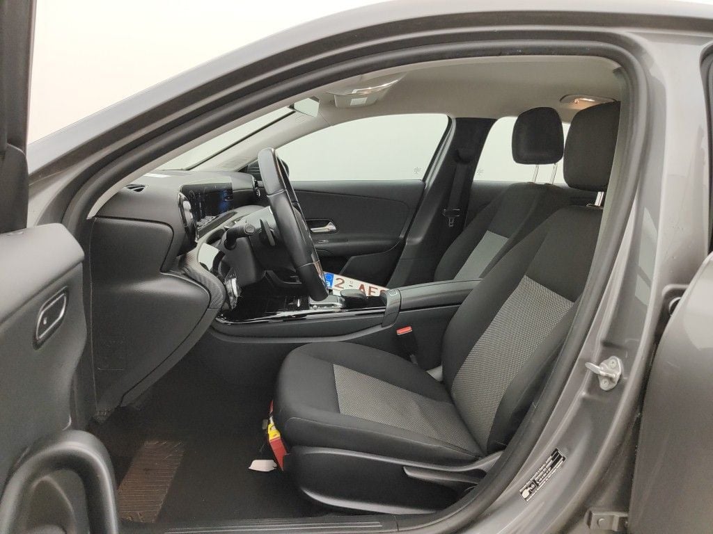 Mercedes-Benz A-Klasse Limousine A 180 Business Solution Aut. 4d photo