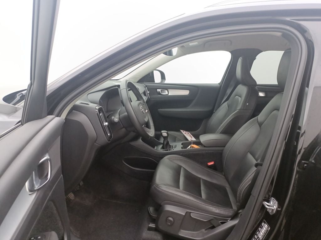Volvo XC40 T3 Momentum Pro 5d photo