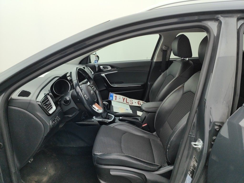 KIA cee'd More 1.0 T-GDI 120 ISG 5d photo