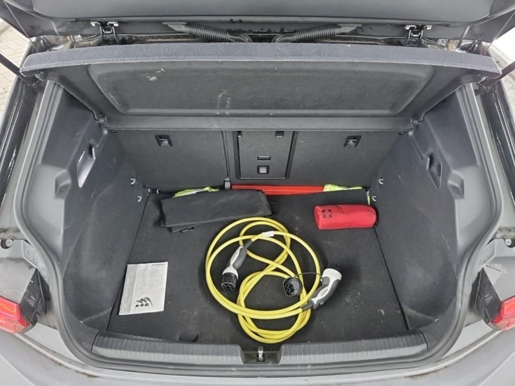VOLKSWAGEN ID.3 58kWh 1st Plus auto 5D 150kW Athlon Edition photo