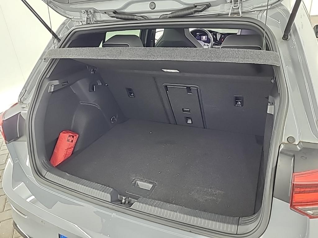 VOLKSWAGEN GOLF 1.5 TSI 96kW R-Line 5D photo