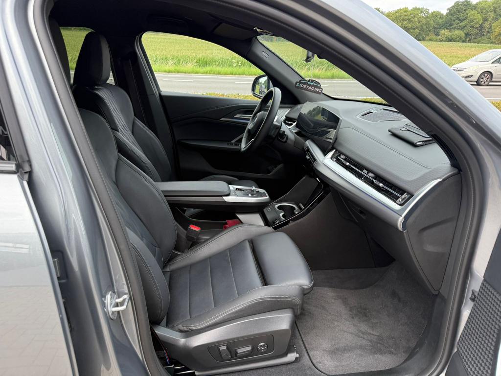 BMW iX2 (U10) iX2 66.5 kWh eDrive20 photo