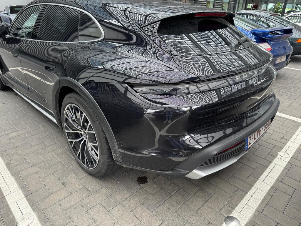 PORSCHE Taycan Cross Turismo Taycan 4S Cross Turismo (MY23) photo