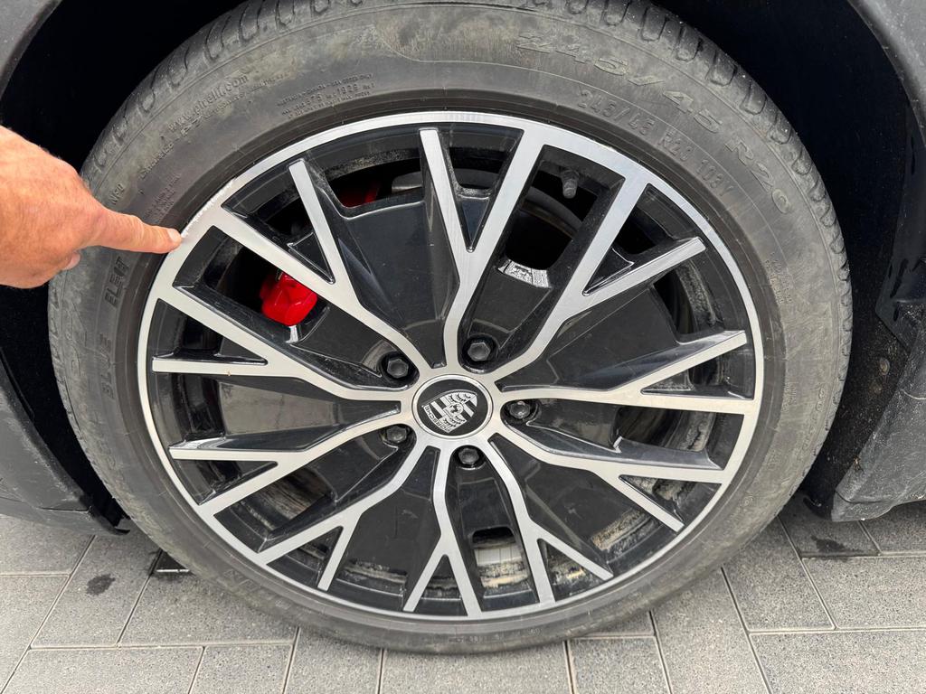 PORSCHE Taycan Cross Turismo Taycan 4S Cross Turismo (MY23) photo