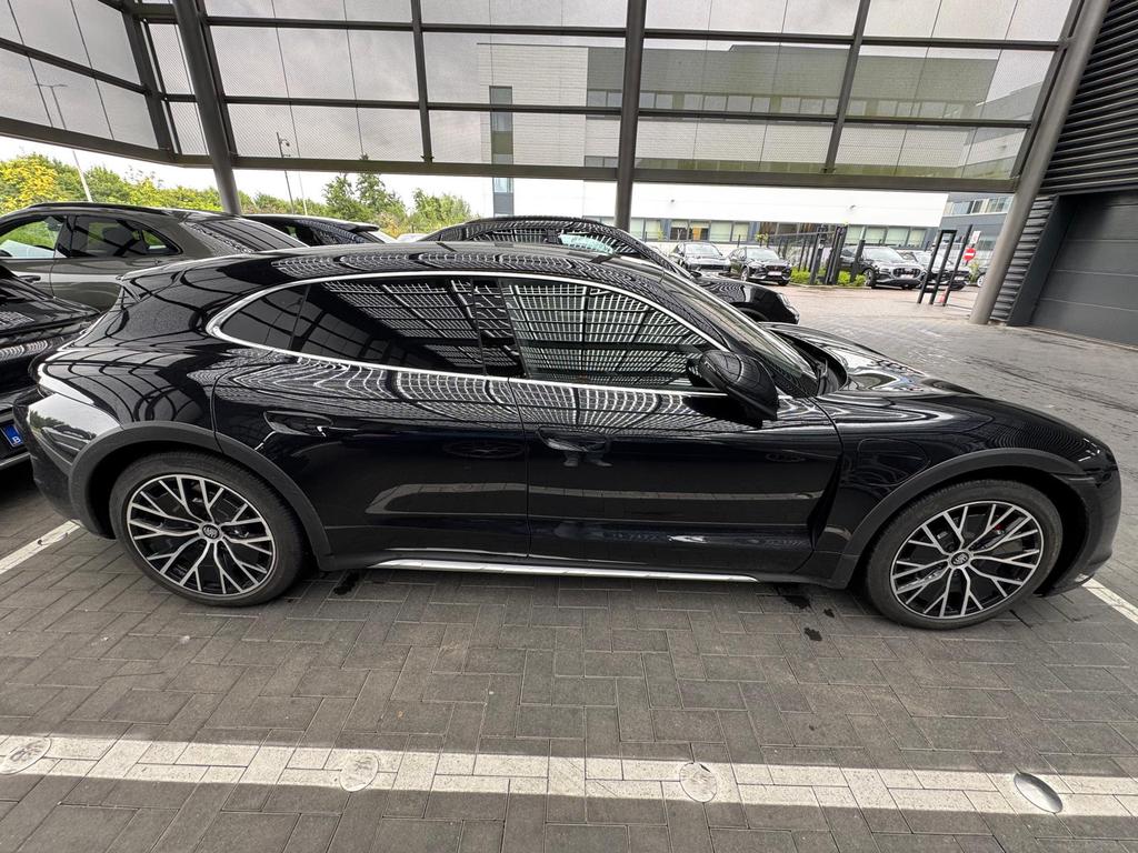 PORSCHE Taycan Cross Turismo Taycan 4S Cross Turismo (MY23) photo