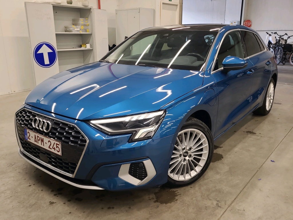 AUDI - AUD A3 SB 40 TFSI e 204PK Advanced Pack Business Plus &amp; Led Lights &amp; Rear View Camera &amp; Pano Roof  * HYBRID *