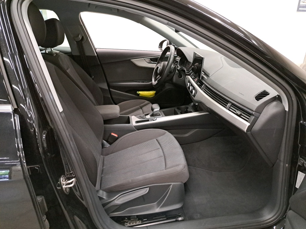 AUDI - AUD A4 30 TDi 136PK S-Tronic Business Edition Pack Business & APS Front & Rear photo