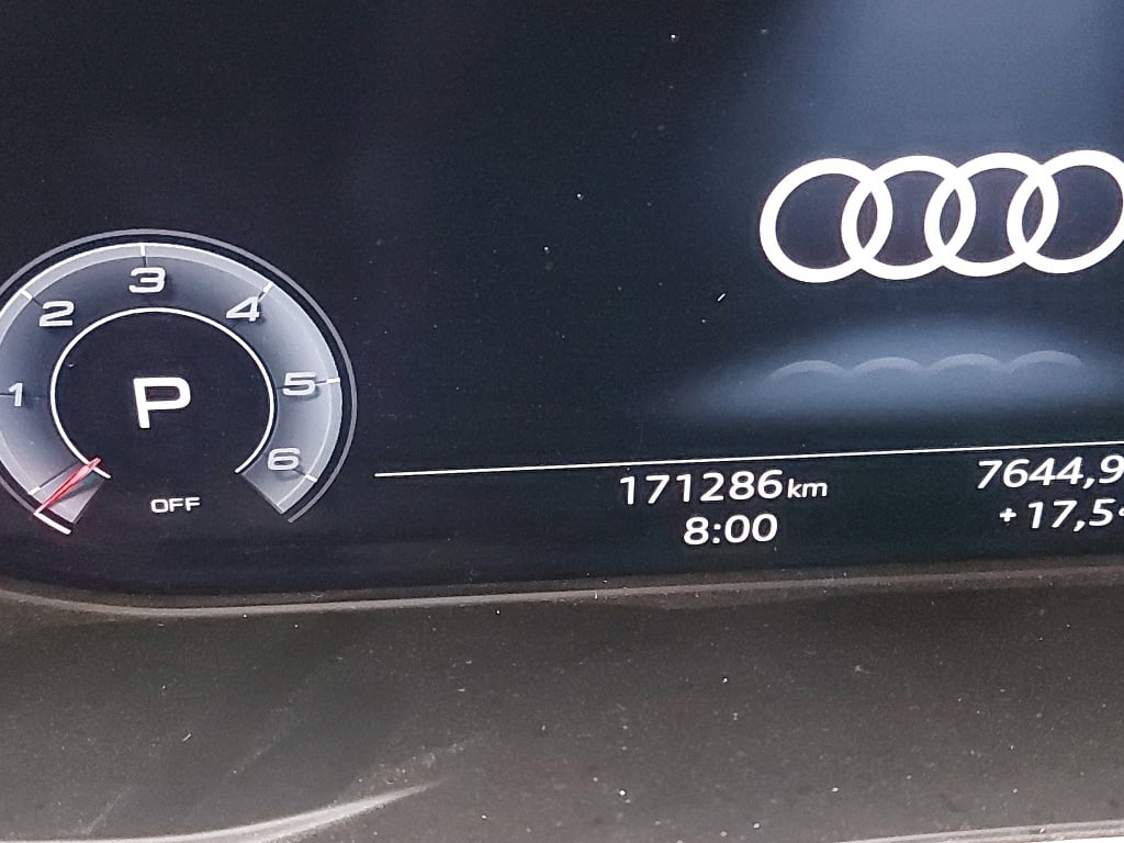 AUDI - AUD A4 AVANT 35 TDi 163PK S-Tronic Business Edition Pack Business Plus With Heated Seats & LED HeadLights & APS Front & Rear photo
