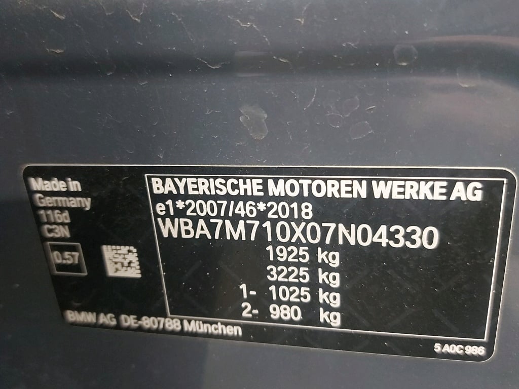 BMW - BMW 1 HATCH 116d 116PK Advantage With Sport Seats & PDC Front & Rear photo
