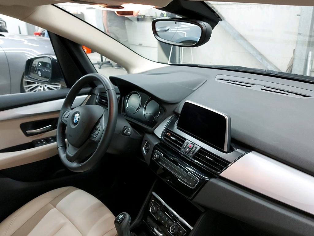 BMW - BMW 2 ACTIVE TOURER 216d 116PK Advantage Pack Business With Heated Seats & Navigation photo