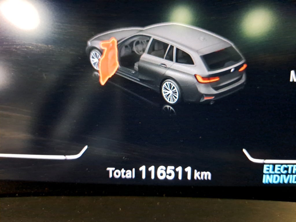 BMW - BMW 3 TOURING 330e 292PK Sport Pack Business Plus With Vernasca Leather & Comfort & Travel & Innovation & Harman Kardon & Driving Assistant Professional & Trailer Towing Hook * HYBRID * photo
