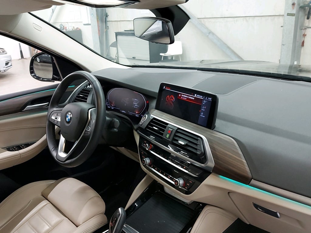 BMW - BMW X4 xDrive20iA 184PK XLine Pack Business With Vernasca Heated Seats & Rear Camera & 19 Inch Alloy * PETROL * photo
