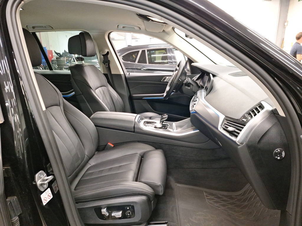 BMW - BMW X5 xDrive45e 394PK Business Plus With Vernasca Comfort Mem Seats & Innovation Pack & Night Vision & Drive Recorder & Drive Assist Pro & Parking Assistant Plus * HYBRID * photo