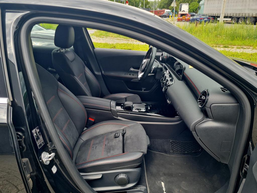 MERCEDES - MER A BERLINE 180 d 116PK DCT Launch Edition AMG Line With Heated Seats & Widescreen CockPit photo